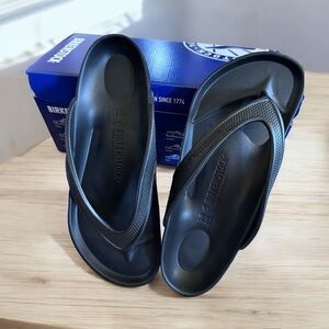 Birkenstocks-Brand New Black Honolulu flip flop size 38 regular width